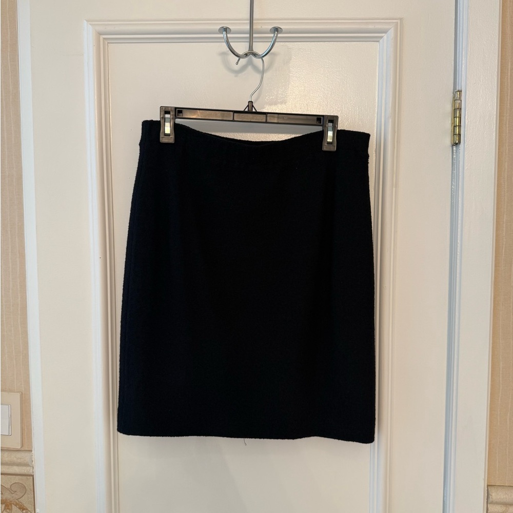 St. John Elegant Black Pencil Skirt